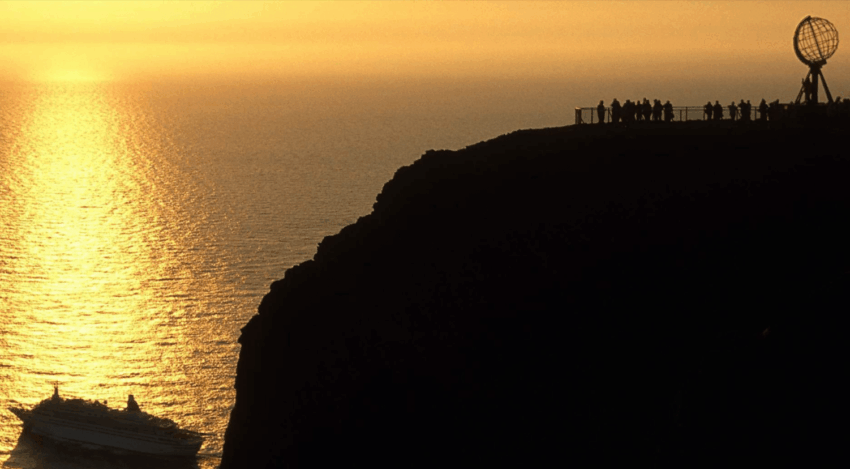 How to Experience the Midnight Sun in Nordkapp